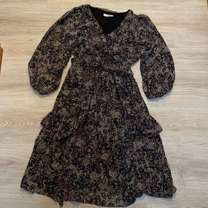 Size small ladies dress with black beige pattern.